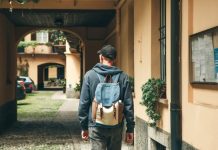 Навигатор с ИИ позволит слепым людям самостоятельно передвигаться по городу