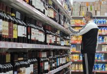 Обсуждается запрет детям смотреть на покупку родителями алкоголя и сигарет