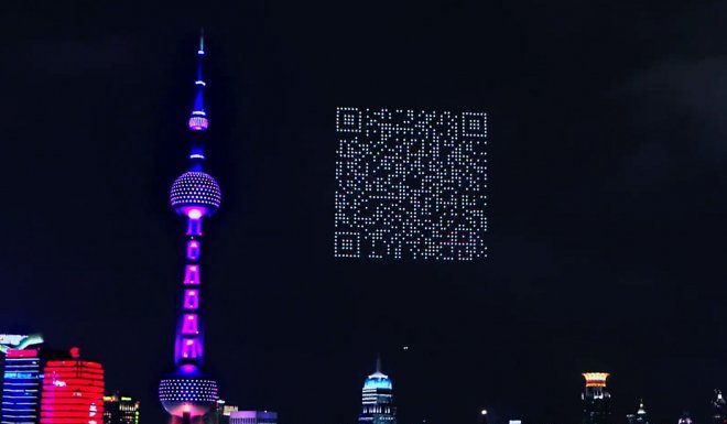Рой дронов нарисовал в ночном небе Шанхая QR-код для рекламы видеоигры