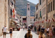 Россиянам разрешили въезд в Хорватию при выполнении одного из четырех условий