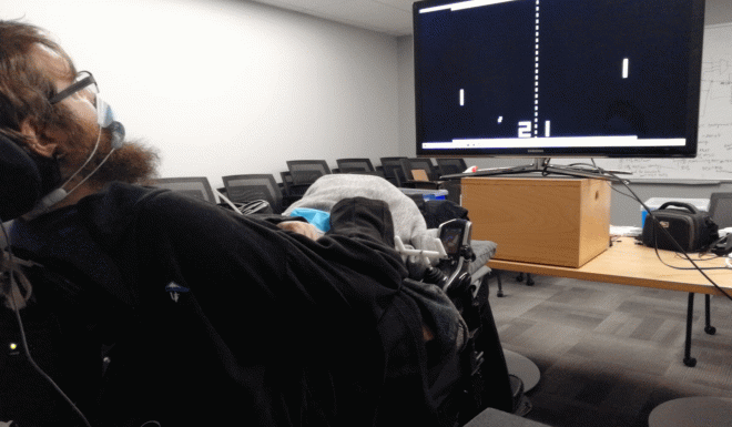 Парализованный человек и обезьяна с мозговыми имплантами сразятся в «ментальный» пинг-понг