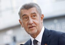 Премьер-министр Чехии призвал страны ЕС выслать хотя бы по одному российскому дипломату