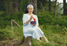 «Только с разрешения официального врача»: в России собрались поставить знахарей на учет