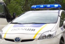 В Киевской области молодой человек справил потребности на полицейское авто