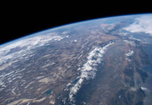 В Китае создали камеру, которая способна разглядеть лицо человека с околоземной орбиты