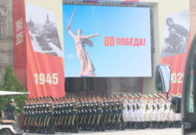 День Победы по-эстонски: художник с фотографией глаз президента России вызвал приступ патриотизма у эстонской полиции