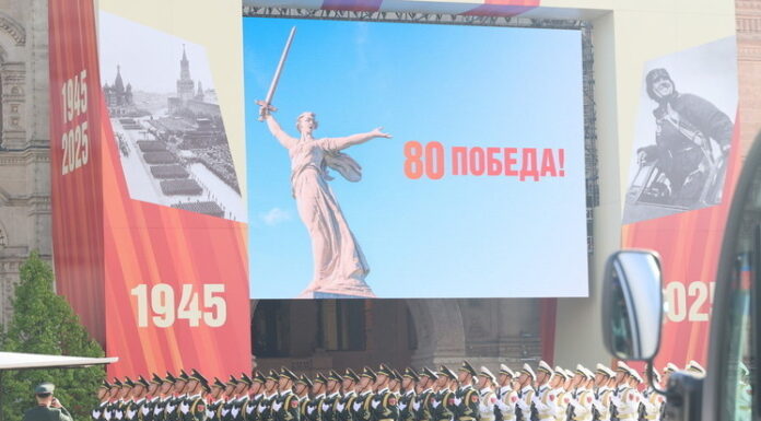 День Победы по-эстонски: художник с фотографией глаз президента России вызвал приступ патриотизма у эстонской полиции