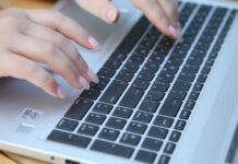 «Живем на доверии»: жители городов «без интернета» не знают, как называются общественные остановки