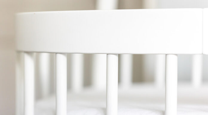 Испытывать детские манежи станут стальными зубами