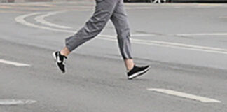 Очередная опасная игра стала модной среди зумеров: подростки перебегают автомагистрали