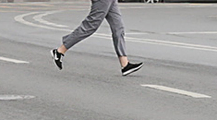 Очередная опасная игра стала модной среди зумеров: подростки перебегают автомагистрали